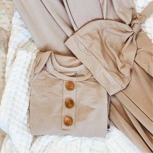 Caden Lane Stone Newborn Bamboo Knotted Hat and Gown